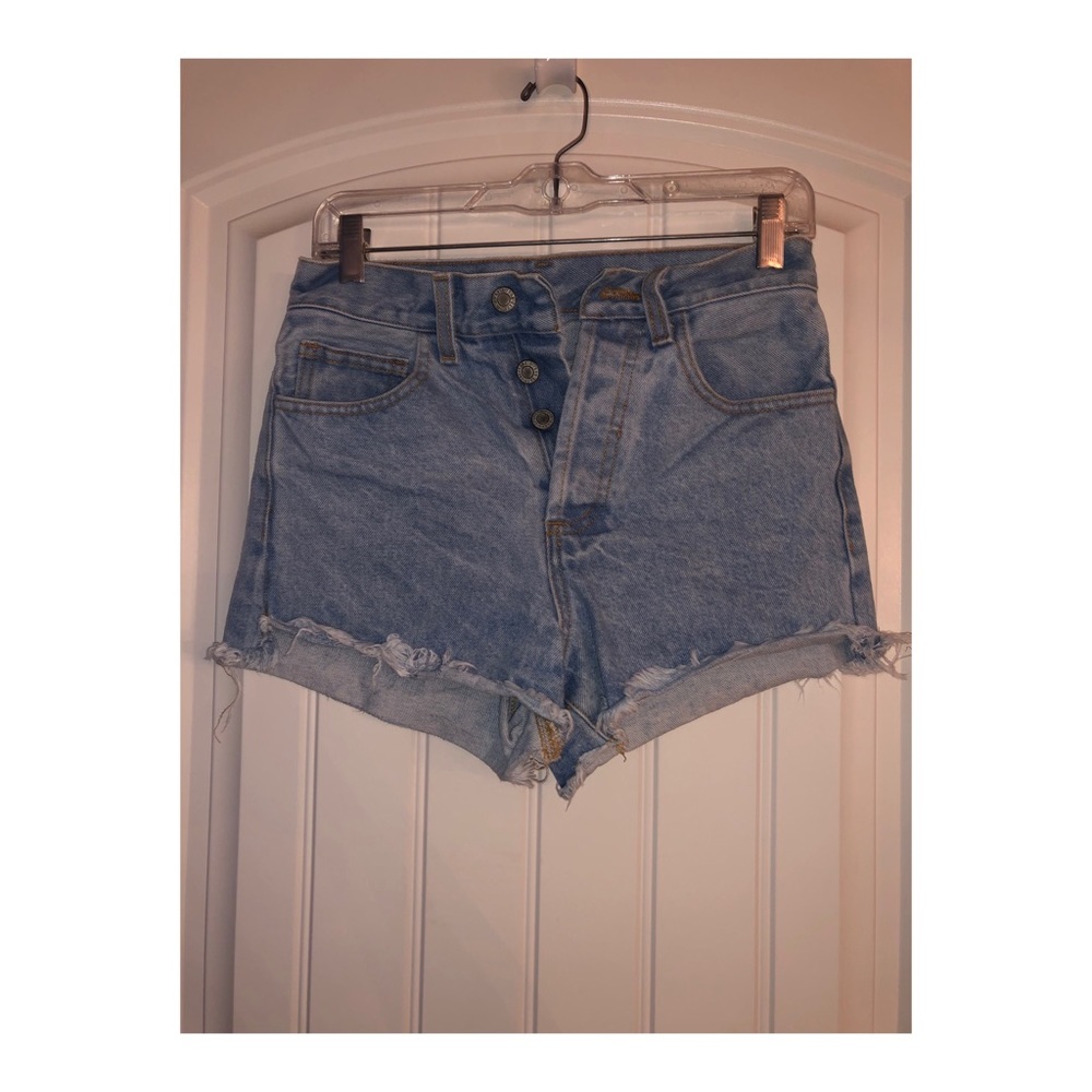 Vintage-like high waisted shorts